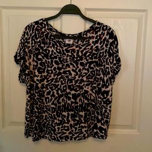 Cabi Crop Top size M Pink Panther animal print 🦒